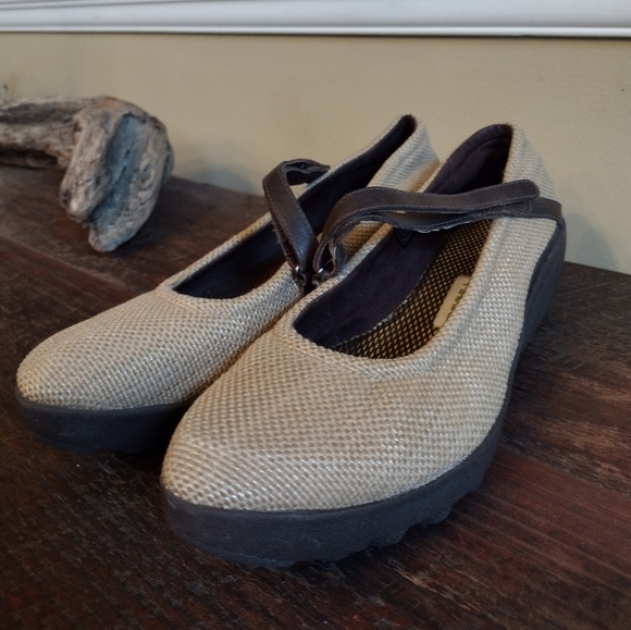 Tsubo Tan Linen Cori Mary Jane Wedges Size 10.5 - Picture 2 of 13